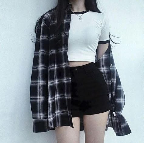 Mode Ulzzang, Tokyo Street Fashion, Grunge Look, Korean Girl Fashion, Ulzzang Fashion, Edgy Outfits, Korean Outfits, Teen Fashion Outfits, Grunge Outfits