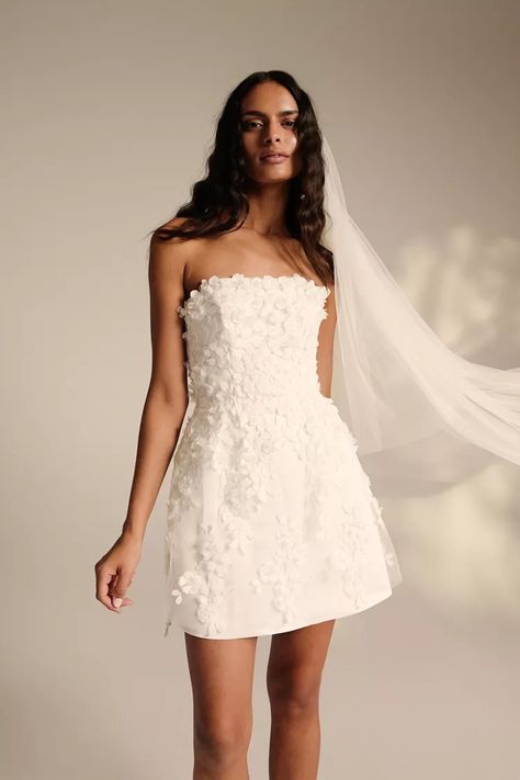 Editors' Picks: Fall 2024 Bridal Fashion Week Looks Bridal Reception Dress Short, Wedding Afterparty Dress, Reception Mini Dress, Bridal Short Dress, Short Bridal Dresses, Mini Bridal Dress, Biltmore Wedding, Short Bridal Dress, Second Wedding Dresses