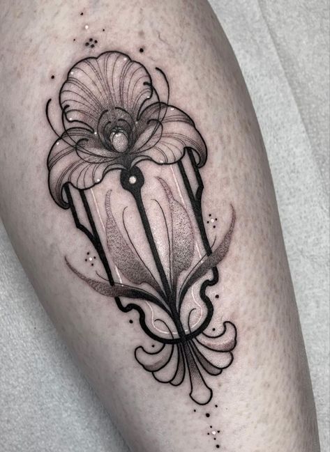 Neo Traditional Ornamental Tattoo, Art Nouveau Tattoo Black And White, Noveau Art Tattoos, Art Nuevo Tattoo, Symmetrical Flower Tattoo, Ornamental Flower Tattoo, Art Nouveau Floral Tattoo, Narsil Tattoo, Symetric Tattoo