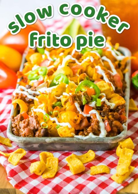 Slow Cooker Frito Pie - Life With The Crust Cut Off Slow Cooker Chili Mac, Frito Recipe, Frito Pie Recipe, Frito Chili Pie, Casserole Crockpot Recipes, Slow Cooker Sloppy Joes, Crockpot Dump Recipes, Crunchy Corn, Dump Recipes