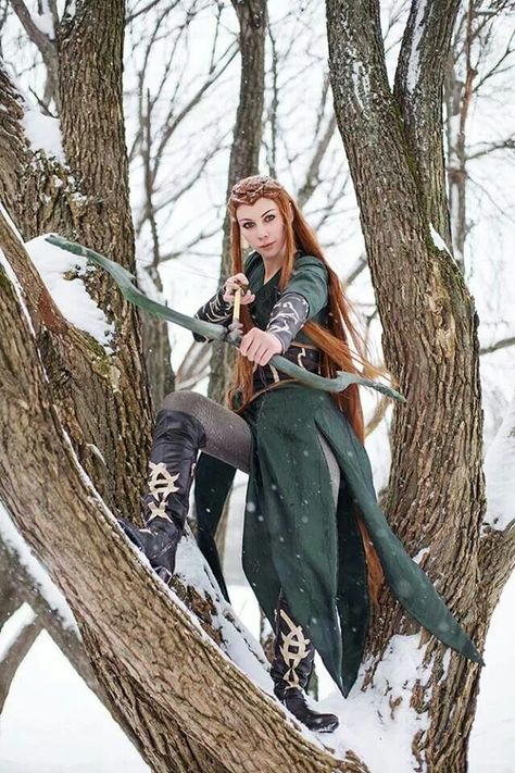 Tauriel cosplay                                                                                                                                                                                 More Hobbit Cosplay, The Desolation Of Smaug, Desolation Of Smaug, Heroic Fantasy, Tauriel, Epic Cosplay, Long Red Hair, Bow And Arrow, Amazing Cosplay