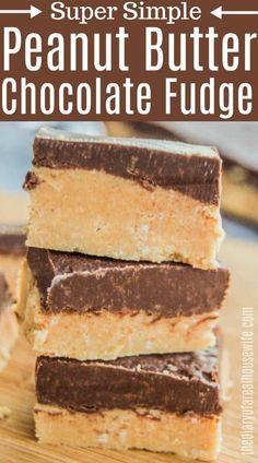 Peanut Butter And Chocolate Fudge, Christmas Fudge Recipes Easy, Peanut Butter Chocolate Fudge, Peanut Butter Squares, Fudge Dessert, Dessert Christmas, Peanut Butter Fudge Easy, Make Dessert, Chocolate Peanut Butter Fudge