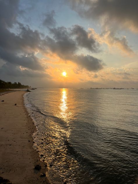 #sunrise at #ECP #singapore #beach #sand #skywatcher #nature Singapore Sunrise, Singapore Beach, I'm Still Here, Sky Pictures, Singapore, Mother Nature, Travel