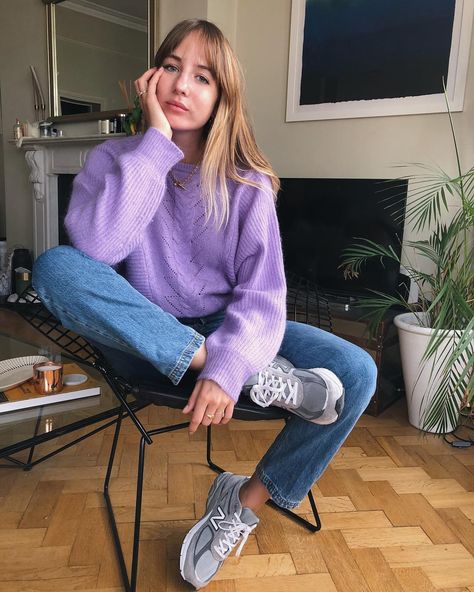 7,639 Likes, 71 Comments - Lizzy Hadfield (@shotfromthestreet) on Instagram: “Back home 💜” Lizzy Hadfield Hair, Lilac Knit Sweater Outfit, Lilac Jumper Outfit, Lizzy Hadfield Style, Purple Pullover Outfit, Purple Knit Sweater Outfit, Purple Sweater Outfit Winter, Purple Jumper Outfit, Purple Sweatshirt Outfit