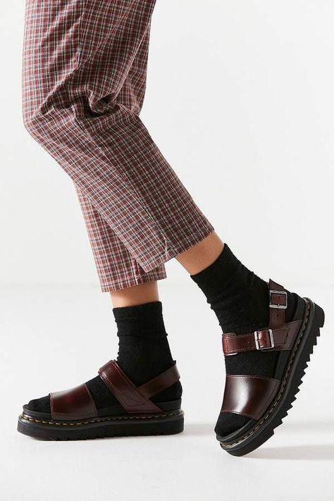 Dr. Martens Voss Sandal Doc Martens Sandals Voss, Doc Martens Sandals With Socks, Dr Martens Sandals With Socks, Voss Sandals Outfit, Dr Marten Sandals Outfit, Dr Martens Voss Sandals, Doc Martens Aesthetic, Voss Sandals, Doc Martens Sandals