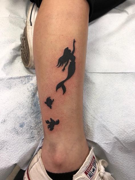 Ariel Outline Tattoo, Ariel Tattoo The Little Mermaid, The Little Mermaid Tattoo Ideas, Ariel Mermaid Tattoo, Encanto Tattoo, Disney Tattoos Ariel, Little Mermaid Tattoo Ideas, The Little Mermaid Tattoo, Ursula Tattoo