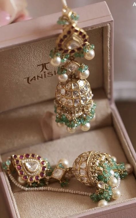 Rajputi Jewellery, Bridal Jewelry Sets Brides, Bridal Jewellery Inspiration, Kundan Jewellery Bridal, Indian Wedding Jewelry Sets, Bridal Jewelery, Indian Bridal Jewelry Sets, Bridal Jewellery Design, Antique Jewellery Designs