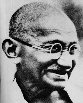 Mahatma Ghandi Mahatma Gandhi Portrait, Gandhi Portrait, Mahatma Gandhi Photos, Old Soul Quotes, Mahatma Gandhi Quotes, Gandhi Quotes, Famous Pictures, Funny Comebacks, Poster Pictures