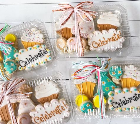 Box Of Cookies, Diy Cookies, Cookie Booth, Cookie Corner, Bucket Ideas, Celebration Box, Cookies Birthday, Box Food, Market Ideas