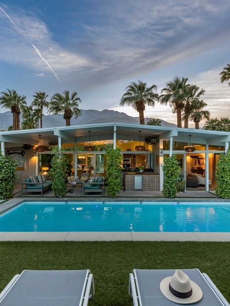 10 Midcentury Modern Airbnbs to Book on Your Next Palm Springs Trip | Architectural Digest Honeymoon House, House Of Tomorrow, Breeze Block Wall, Midcentury Architecture, Alexander Home, Outdoor Tub, Alfresco Area, Architecture Design Drawing, Spring Trip