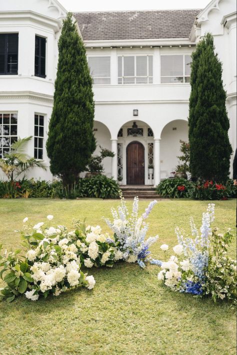 Arbor Arrangement Wedding, Wedding Altar Floral Arrangements, Grounded Wedding Flowers, Wedding Alter Flowers Outdoor, Hydrangea Wedding Alter, Garden Wedding Design Ideas, Wedding Ceremony Florals On Ground, Ground Flowers Wedding Ceremony, Ground Florals Wedding