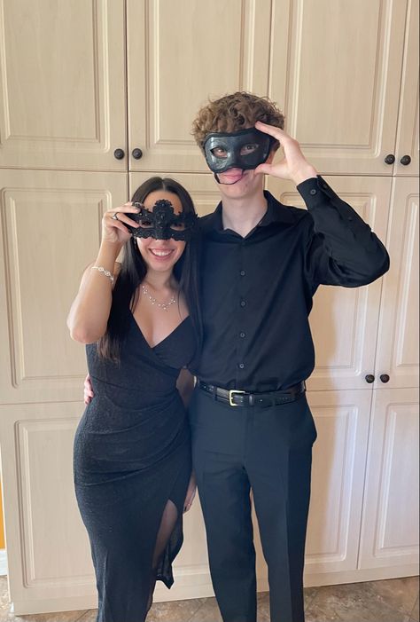 Masquerade party matching black outfit Formal Halloween Outfit, Masquerade Party Outfit Men, Mens Masquerade Party Outfit, Masquerade Ball Men, Mascarade Outfit, Mascarade Halloween, Halloween Gala, Masquerade Party Outfit, Masquerade Outfit