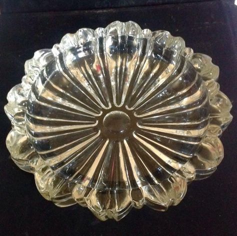 Crystal Glassware Antiques, Antique Knowledge, Vintage Dishes Antiques, Vintage Glassware Antiques, Keys Jewelry, Vintage Dishware, Antique Dishes, Glass Ashtray, Key Jewelry