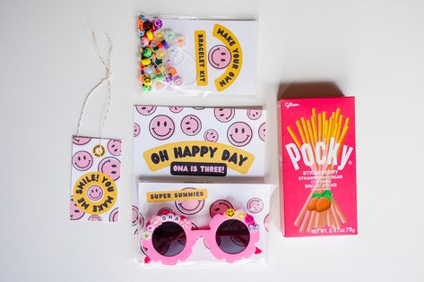 Smiley Pinata, Smile Birthday Party Ideas, Pink Smiley Face Birthday Party, Smiley Birthday Theme, Happy Face Birthday Party, Happy Face Birthday, Smiley Face Birthday Party, Smiley Face Birthday, Colorful Smiley Face