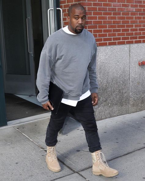 Simple.🔥🌊🔥. Kanye Boots, Kanye West Outfits, Kanye Fashion, Skater Fashion, Kanye West Style, Best Man's Outfit, Yeezy Fashion, Mens Fashion Smart, Contemporary Dresses