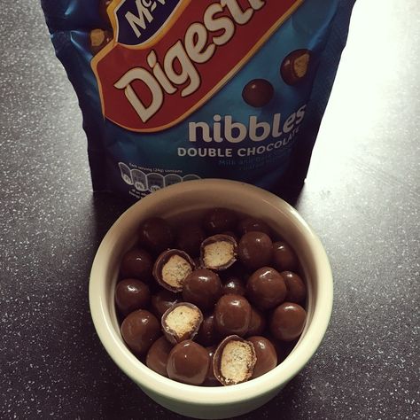 Digestives Biscuit, Chocolate Digestives, Chocolate Chocolate, Chocolate Caramel, Double Chocolate, Food Reviews, Pretzel Bites, Milk Chocolate, Chocolate Milk