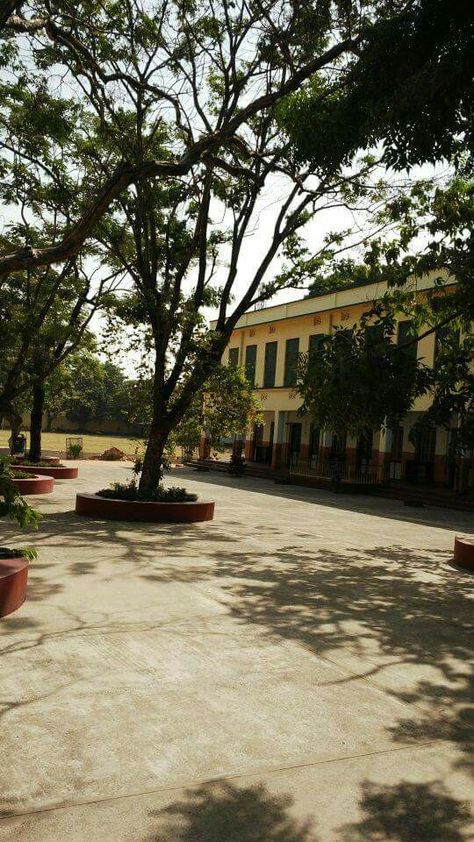 Junior school courtyard waiting for angels. Courtyard School, School Scenarios, School Courtyard, School Outside, Fake Scenarios, Saint Xavier, Comic Ideas, Night Landscape, School Memories