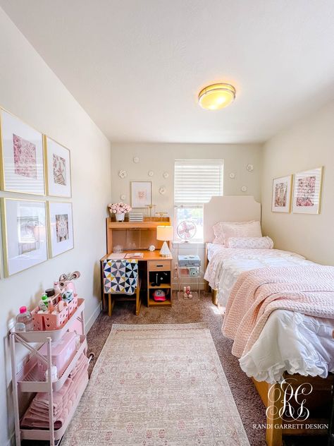 Beautiful girls Dorm Room Stylish Storage Ideas, Baylor Dorm, Decorating Dorm, Chic Dorm Room, Pretty Dorm Room, Chic Dorm, Dorm Room Decor Ideas, College Dorm Room Inspiration, Dream Dorm Room