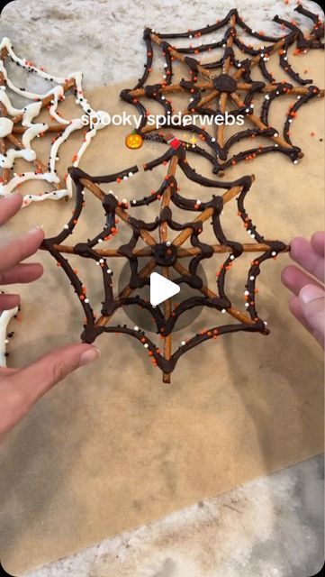 cooks_like_mom on Instagram: "Spooky Spiderwebs 👻

#halloween #halloweentok #halloweenideas #spookyseason #halloweenvibes #halloweensweets #sweets #snacks #snack #sweethalloween #halloween2024" Halloween Sprinkles, Halloween Sweets, Pretzel Sticks, Halloween Countdown, Spooky Treats, Chocolate Wafers, Halloween Snacks, Pretzels, Sweet And Salty