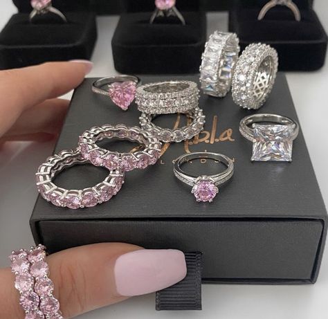 Girly Accessories Jewellery, Expensive Accessories, Jewelry Accessories Aesthetic, Expensive Jewellery, Aesthetics Jewelry, Drawing Jewelry, Jewelry Tattoos, Tattoo Jewelry, Fashion Jewelry Rings