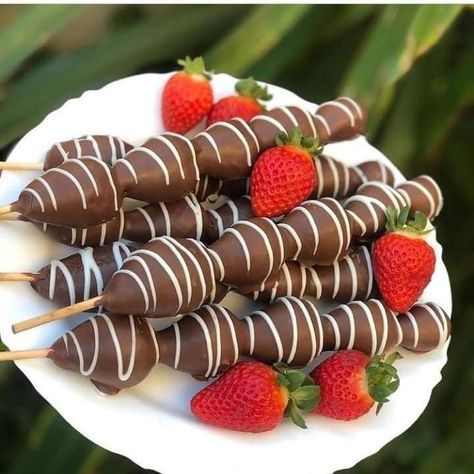 Chocolate Strawberry Aesthetic, Brown Red Aesthetic, Wine Chocolate, Pyjama Party, Chocolate Strawberry, Covered Strawberries, Pajama Party, Chocolate Covered Strawberries, Red Aesthetic