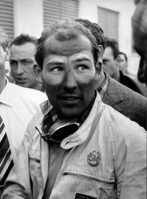 To Fast To Furious, Stirling Moss, Aryton Senna, Classic Race Cars, Course Automobile, Racing Drivers, Classic Motors, Sports Hero, Vintage Race Car