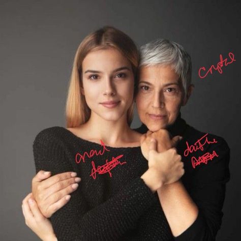 Family Generation Photography, Grandmother Photography, Mother Daughter Photography Poses, Mom Daughter Photography, Mom Daughter Photos, Mother Daughter Poses, Generations Photography, Daughter Photo Ideas, Studio Family Portraits