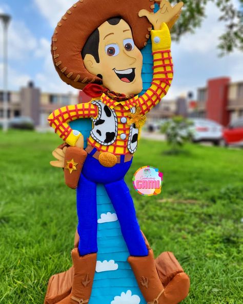 Piñatas temática de toys story 💙❤️💚 Piñata de woody Piñata de Buzz lightyear Piñata se jessy la vaquerita Siempre tratamos de entregarte el mejor producto que podamos 🥰 para que tu pequeño sea feliz con sus personajes favoritos como los imagina 🫶🫰 Cotiza las tuyas 375 118 7028 Solo nos manejamos sobre Agenda 📅 Agenda con tiempo 😍 Buzz Lightyear, Toy Story, Toys