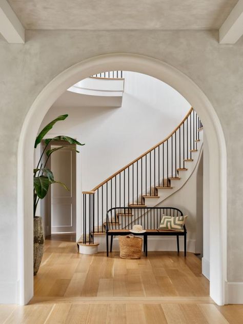 Curved Entryway Ideas, Entrance And Stairs, Arch Entrance, Arch Entryway, Curved Stairs, Exterior Color Palette, White Exterior Houses, Grand Kitchen, Stucco Walls