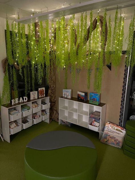 Diy Classroom Tree Reading Corners, Plant Themed Reading Corner, Canopy Reading Corner Classroom, Cool Classroom Ideas Elementary, Reading Corner Tree Classroom, Fairy Garden Classroom Ideas, Diy Tree Classroom Decor, Vine Wall Classroom, Reading Tree Corner