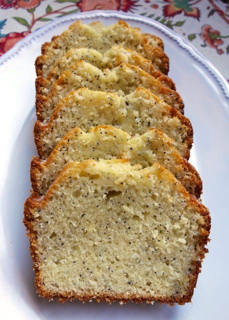 Almond Poppy Seed Bread Almond Poppy Seed Bread, Almond Poppyseed, Poppyseed Bread, Lemon Poppy Seed Bread, Seeded Bread Recipes, Muffins Blueberry, Bread Quick, Poppy Seed Bread, Lemon Poppyseed Bread