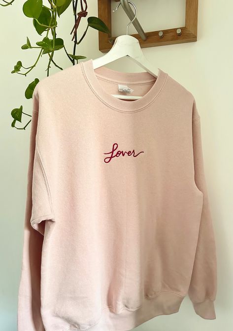 Embroidered Apparel, Lover Clothes, Lover Era, Lover Sweatshirt, Shirt Business, Taylor Swift Outfits, Winter Sweatshirt, Embroidered Clothes, Gift For Music Lover