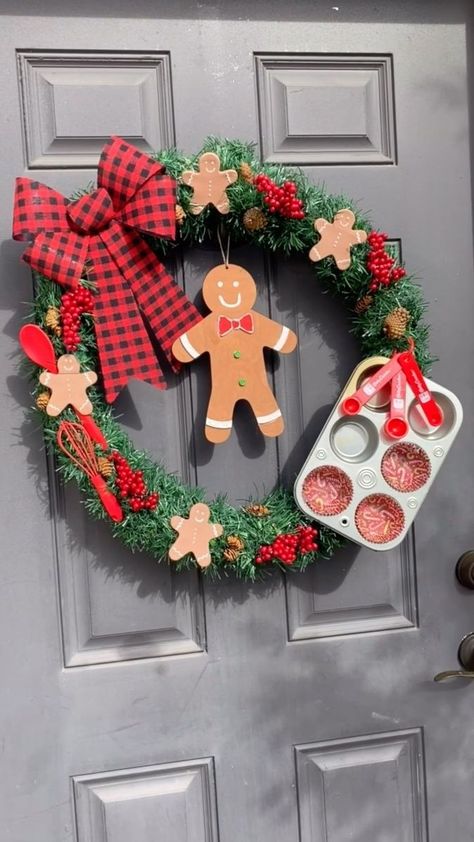 Gingerbread Christmas Wreath Diy, Gingerbread Wreath Diy, Diy Christmas Reefs, Dollar Tree Diy Christmas, Christmas Reef, Gingerbread Wreath, Dollar Tree Christmas Decor, Christmas Wreaths Diy Easy, Dollar Tree Christmas