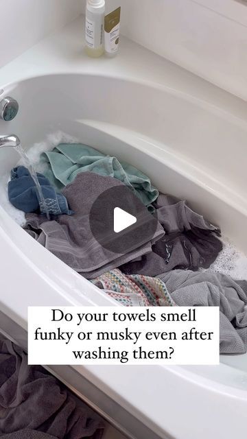 Stripping Towels, Miracle Cleaner, Towel Clothes, Laundry Stripping, Towels Smell, Laundry Booster, Powder Laundry Detergent, Laundry Cleaning, Laundry Tips