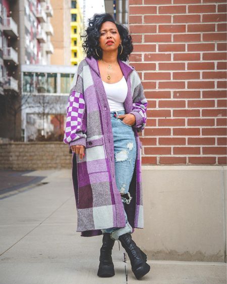 Purple Wardrobe, Black And White Outfit Ideas, White Outfit Ideas, Sweenee Style, Long Poncho, Kimono Styles, Blue Shirt With Jeans, Black And White Outfit, White Outfit