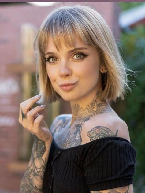 2023 Bob Hair Trends With Bangs, Bob With Bangs For Fine Hair, Medium Bob With Fringe, Short Blonde Bob With Bangs, Bob With Fringe Fine Hair, Short Blonde Hair With Bangs, Straight Bob With Bangs, Fringe Bob Haircut, Blonde Bob With Bangs