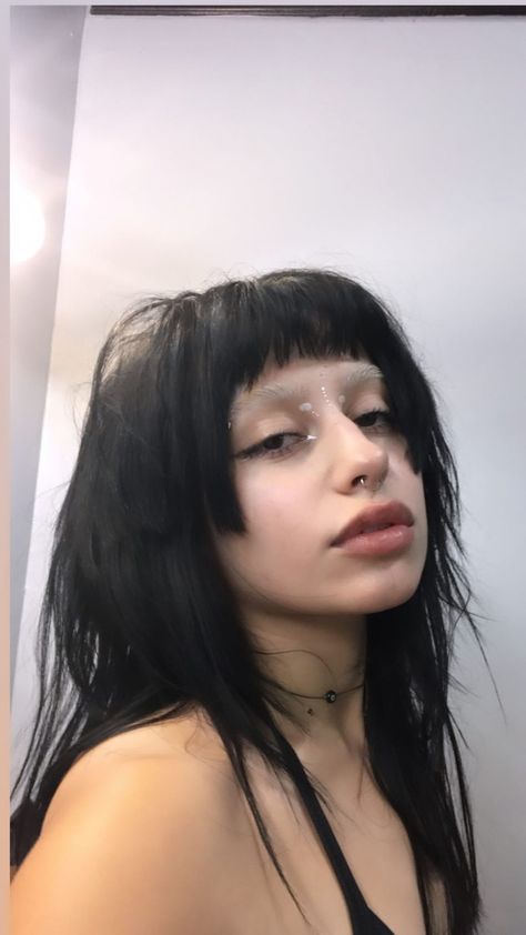 Blonde Micro Bangs, Risque Aesthetic, Micro Bangs Hairstyle, No Eyebrows, Bleached Eyebrows, Geometric Hair, Alternative Makeup, Makeup Clothes, Hair Reference