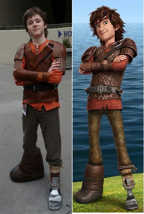 The finished Hiccup costume with our main reference photo. DragonCon 2016 Diy Hiccup Costume, Hiccup How To Train Your Dragon Costume, Hiccup And Astrid Cosplay, Hiccup Costume Diy, Hiccup Outfit, Httyd Cosplay, Hiccup Costume, Toothless Costume, Dragon Halloween