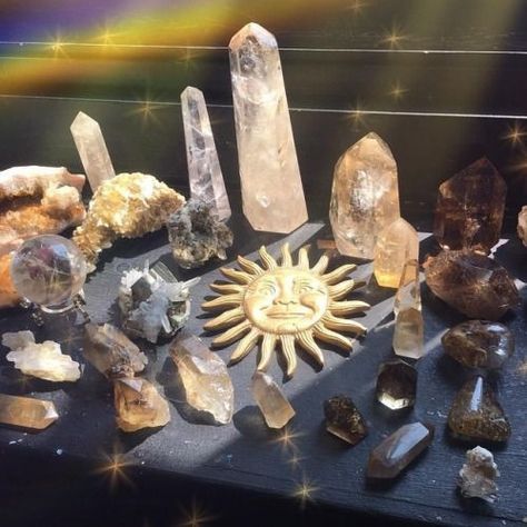 Crystal Room, Crystal Vibes, Crystal Aesthetic, Spiritual Decor, Spiritual Crystals, Pretty Rocks, Witch Aesthetic, Witchy Vibes, Crystal Gems