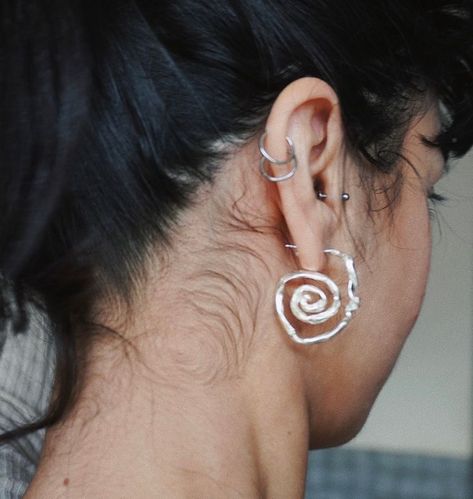 Silver Spiral Earrings, Ear Piercings Silver, Spiral Jewelry, Dope Jewelry, Spiral Earrings, Chunky Jewelry, Silver Pieces, Silver Earring, Jewelry Inspo