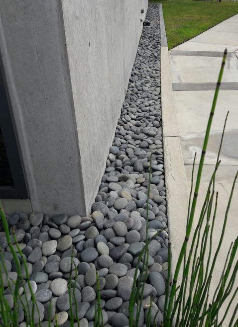 Pebble Shore Dulux, Stone Garden Design, Black Rock Landscaping, Pebble Landscaping, Garden Pebbles, Mexican Beach Pebbles, Mexican Beach, Pebble Garden, Decorative Pebbles