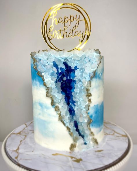 Opal Birthday Cake, Blue Geode Cake Birthday, Teal Geode Cake, Gems Birthday Cake, Gem Stone Cake, Gem Cake Ideas, Geode Themed Birthday Party, Geode Cake Birthday, Blue Geode Cake