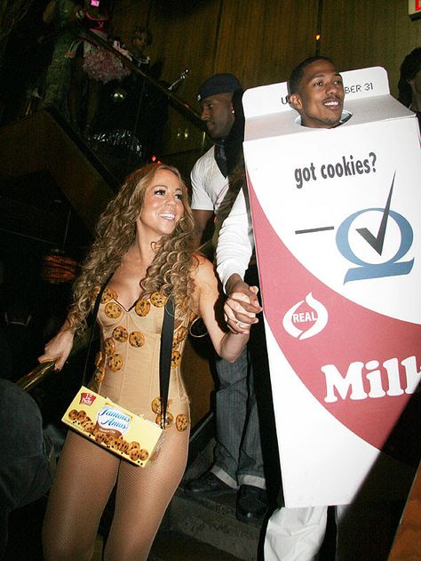 Mariah Carey and Nick Cannon as cookies and milk at Marquee nightclub in NYC Halloween Alley, Celebrity Couple Costumes, Cookie Costume, Cookies And Milk, Homemade Halloween Costumes, Nick Cannon, Celebrity Halloween Costumes, Creative Costumes, Fantasias Halloween