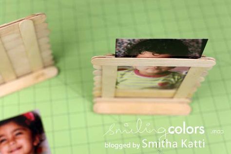 Stand Up Popsicle Photo Frames. Good idea for Tiger scouts Popsicle Stick Picture Frame, Cadre Photo Diy, Popsicle Craft, Diy Popsicle, Popsicle Crafts, Craft Sticks, Scout Activities, Scouts Crafts, Diy Picture Frames