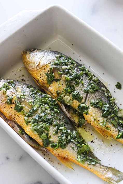 raw croaker on a baking dish before baking Croaker Fish Recipes, Salmon Head Recipe, Sea Bream Recipes, Croaker Fish, Grouper Recipes, Fish Recipes Baked, Broiled Fish, Easy Oven, Fish Recipe