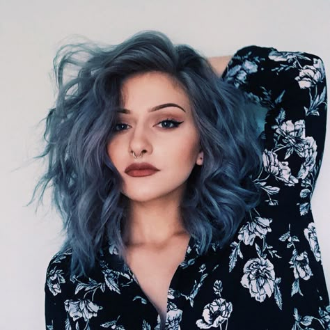 pinterest☁︎ @sickflowerr Short Blue Hair, Denim Hair, Awesome Hairstyles, Hair Color Unique, Pastel Hair, Short Hairstyle, Dye My Hair, Long Bob, Grunge Hair