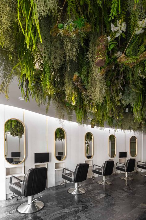 Hairsalon Ideas, Salon Shampoo Area, Waiting Area Design, Salon Decor Ideas, Hair Salon Stations, Salon Reception Area, Salon Designs, Ideas Salon, Ceiling Interior