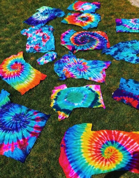 teenthings Diy Tie Dye Shirts, Tie Dye Crafts, Hippie Culture, How To Tie Dye, Summer Fun List, Tie Dye Diy, Costura Diy, Tie Dye Outfits, Summer Goals