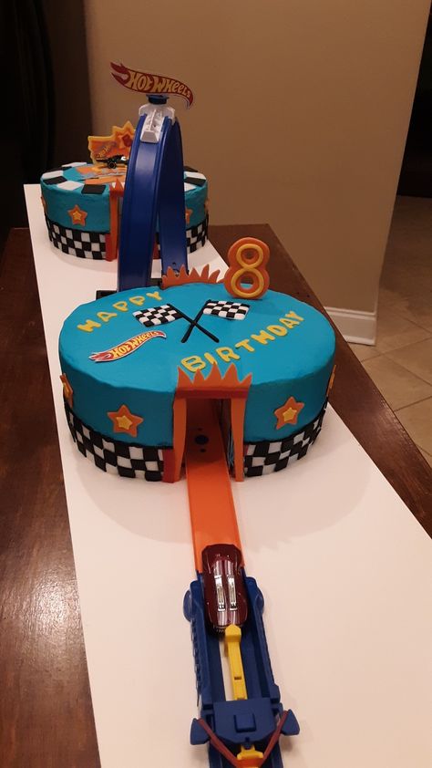 Hot Wheels Themed Birthday Party, Wheels Cake, Bolo Hot Wheels, Hot Wheels Cake, Wheel Cake, Hotwheels Birthday Party, Cars Birthday Cake, Cars Cake, 5th Birthday Cake