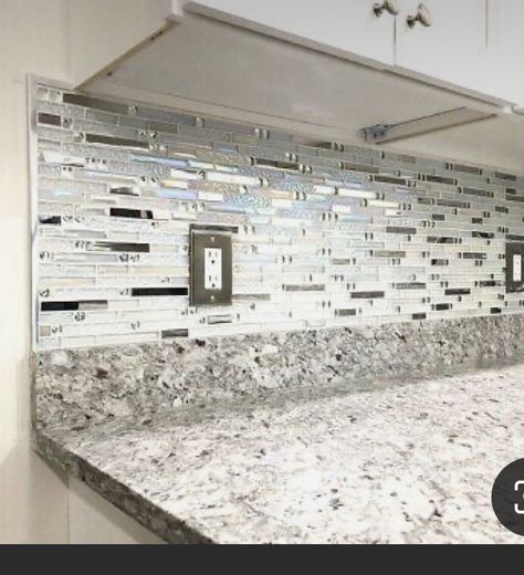 Gorgeous Backsplash Kitchen, Backsplash Ideas Small Kitchen, Kitchen Backsplash Oak Cabinets, Small Kitchen Tiles Ideas, Kitchen Backsplash 2024, Black Backsplash Kitchen White Cabinets, Ceramic Backsplash Kitchen, Backsplash Edge Ideas, Cool Backsplash Ideas Kitchen